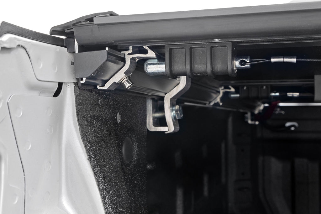 Hard Low Profile Bed Cover | 5'10" Bed | Chevy/GMC Sierra 1500 (19-25)/Silverado 1500 (19-25)
