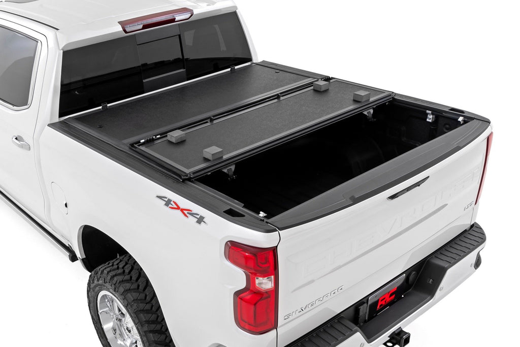 Hard Low Profile Bed Cover | 6'7" Bed | Chevy/GMC Sierra 1500 (19-25)/Silverado 1500 (19-25)