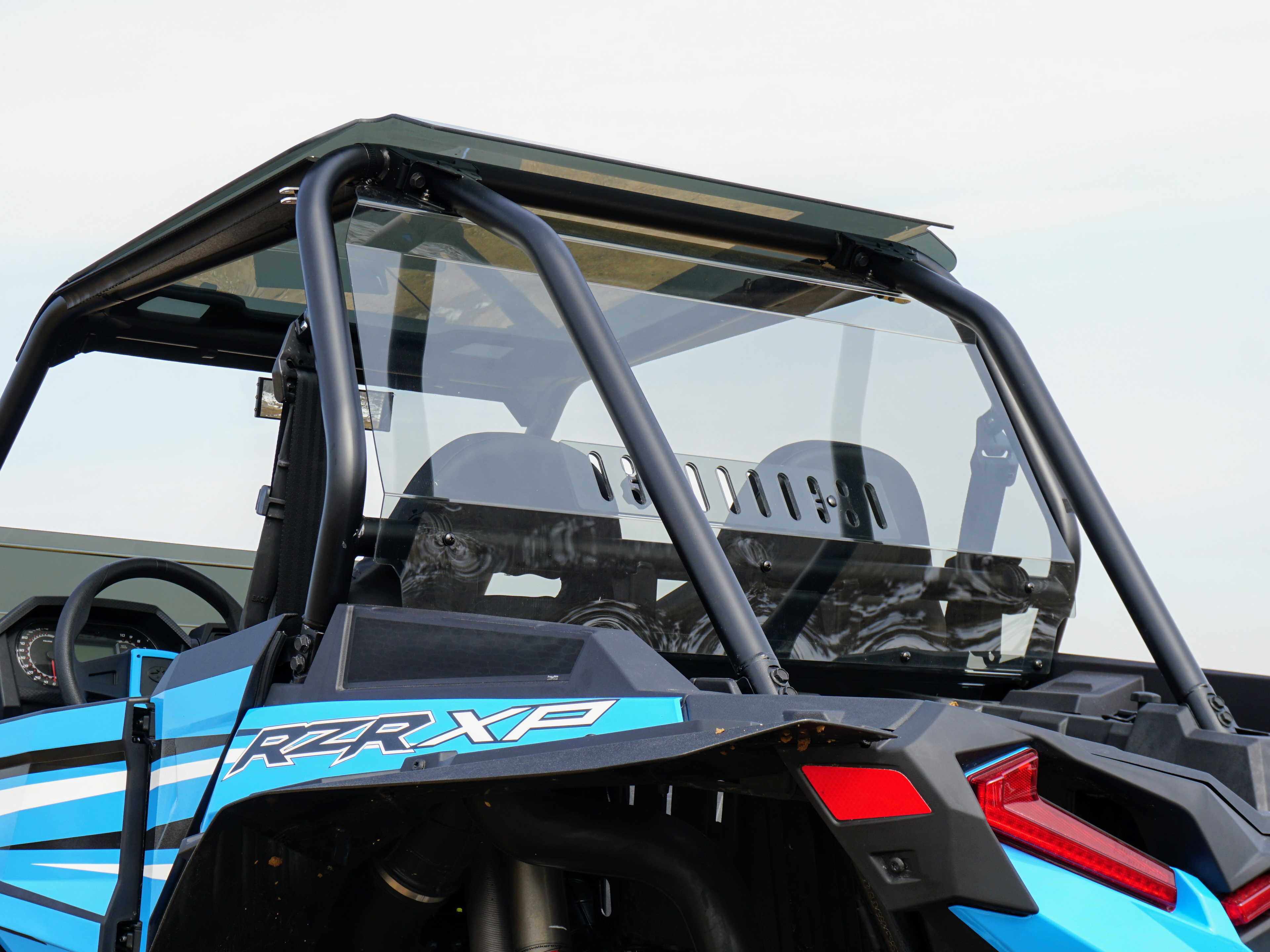 Polaris Rzr Xp 1000 Rear Shield Tinted W/Vent 2019+