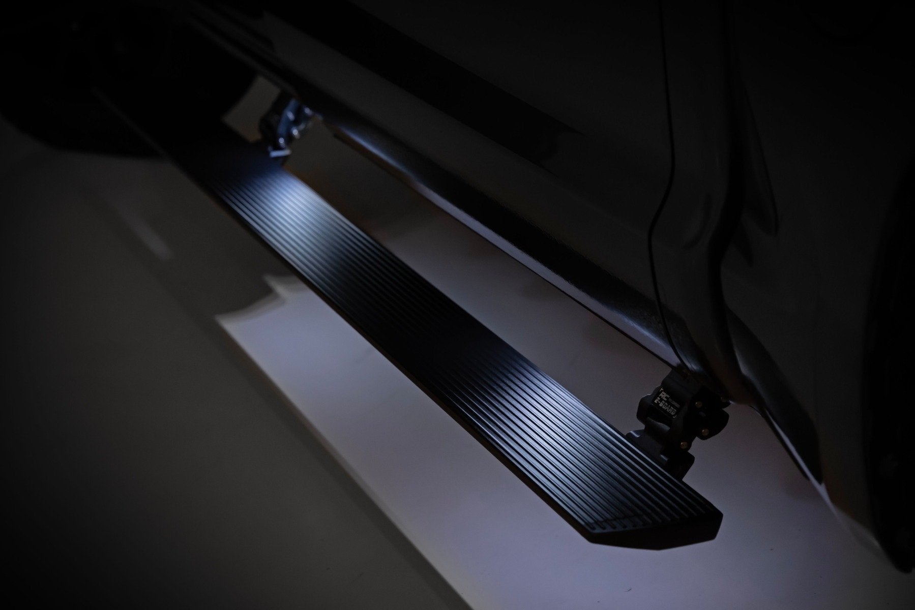 Power Running Boards | Dual Electric Motor | Crew Cab | Chevy/GMC Tahoe/Yukon (21-25)