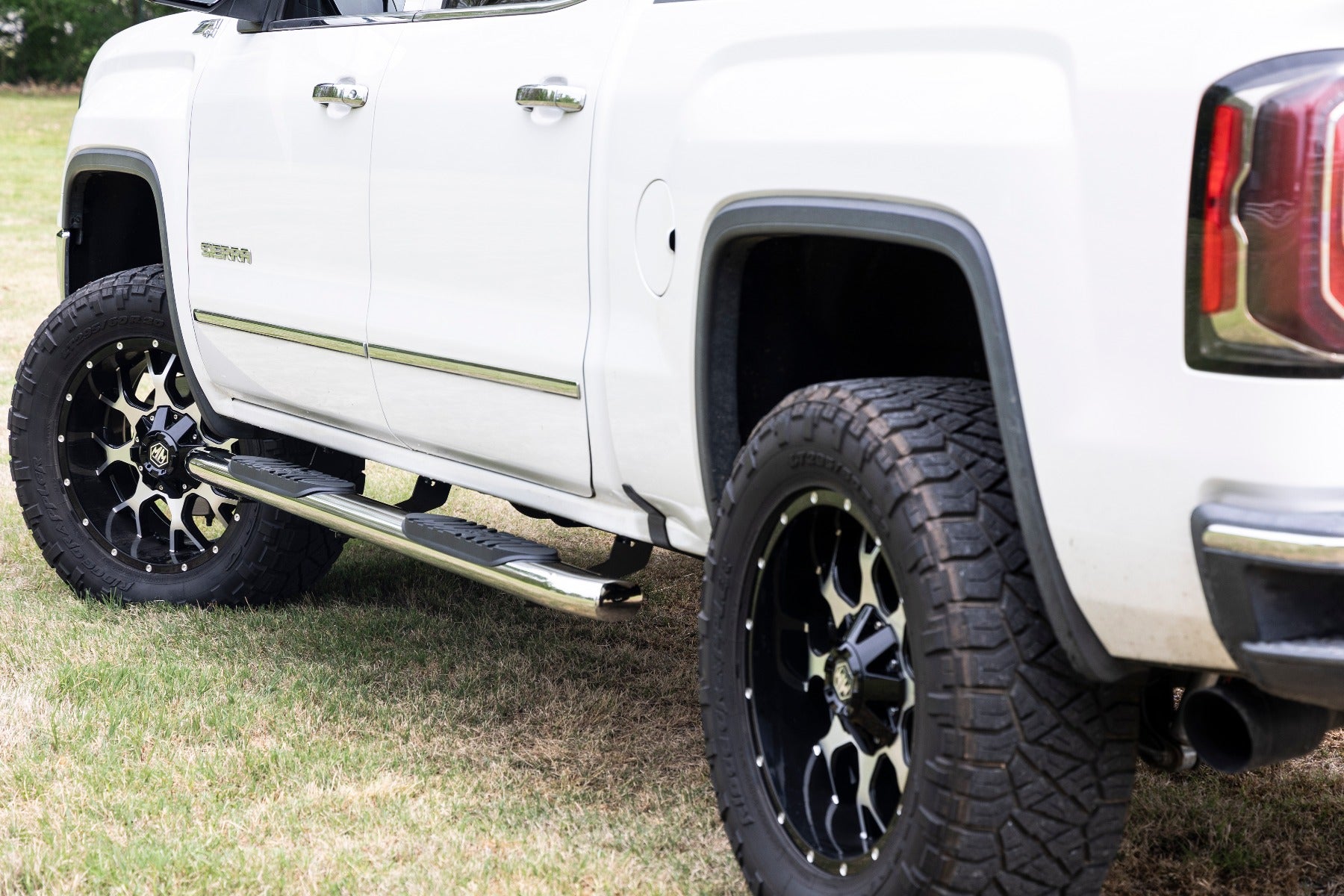 Rough Country Oval Steps | Stainless | Crew Cab | DEF Tank | Chevy/GMC 1500/2500HD/3500HD (07-19)