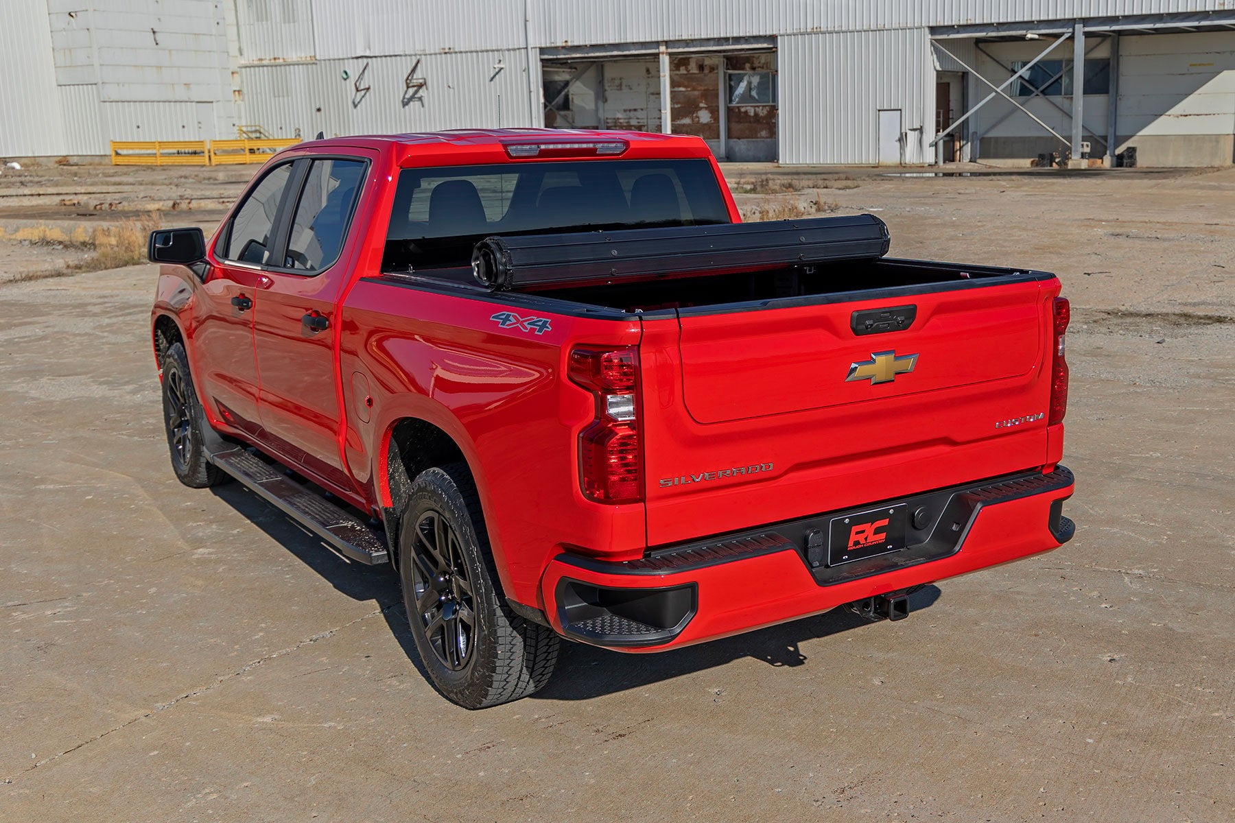 Hard Roll Up Bed Cover | 5'10" Bed | Chevy/GMC Sierra 1500 (19-25)/Silverado 1500 (19-25)