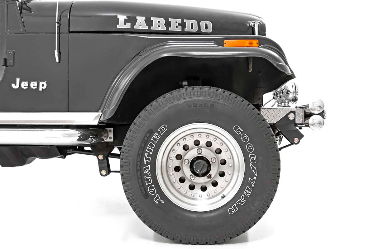 Rough Country Front Shackle Reversal Kit | Jeep CJ 7 4WD (1976-1986)