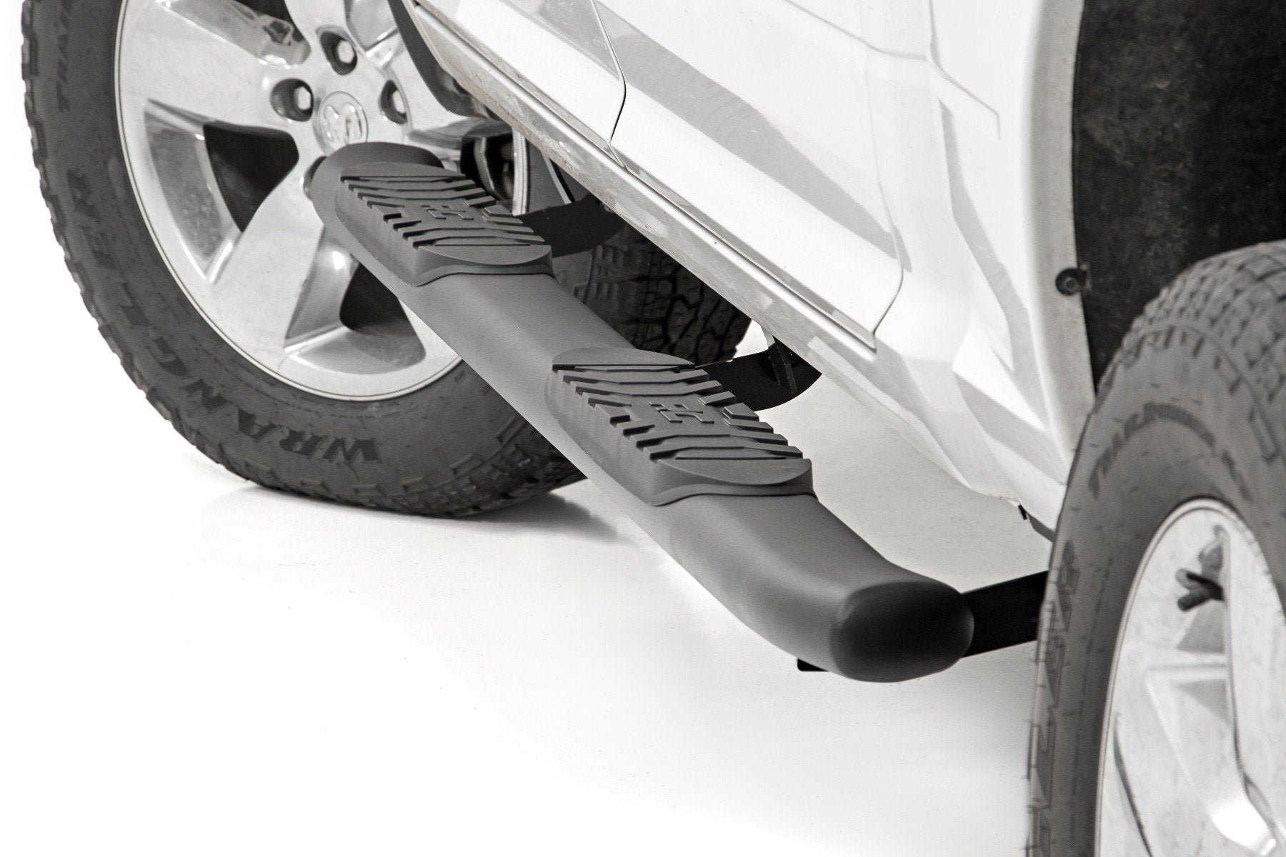 Rough Country Oval Nerf Step | Crew Cab | Black | Ram 1500 (10-18)/2500 (10-23)