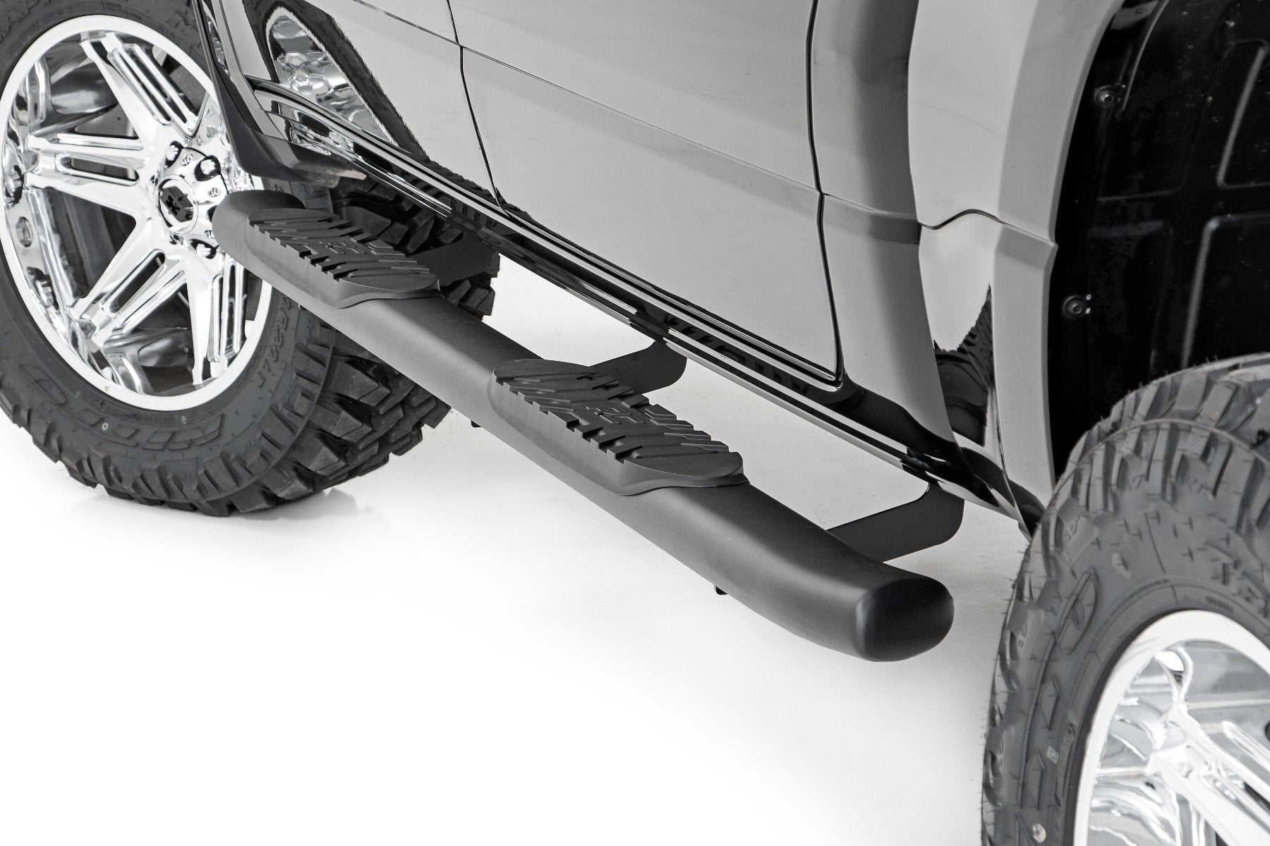 Rough Country Oval Nerf Step | Crew Cab | Black | Ram 1500 (19-23)/1500 TRX (21-23)