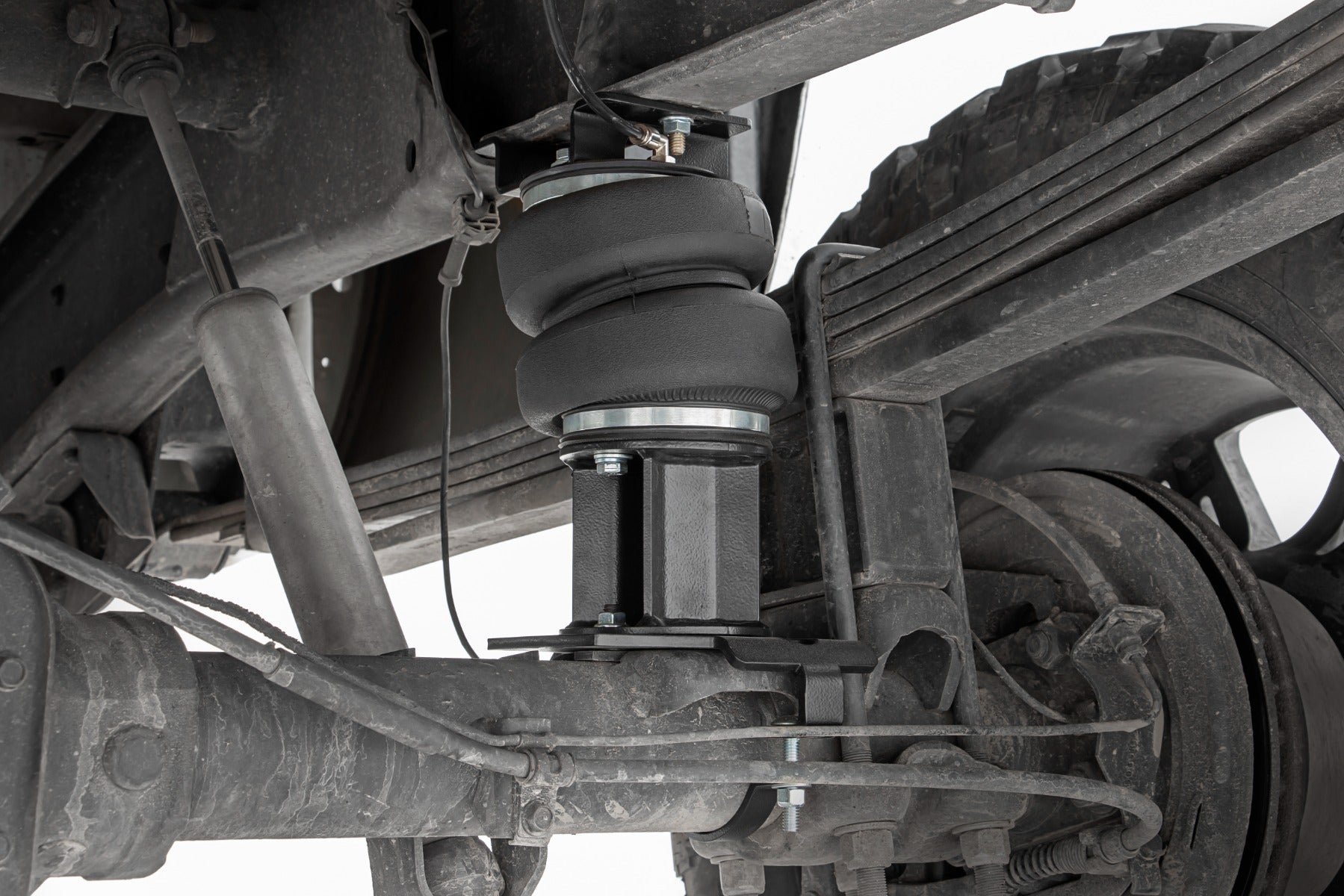 Rough Country Air Spring Kit | 0-6" Lift | Chevy/GMC 2500HD (01-10)