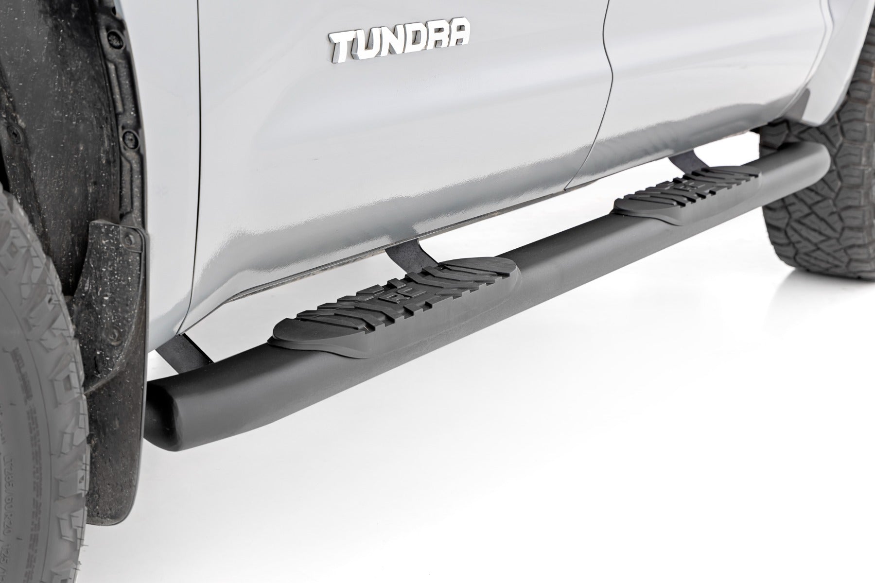 Rough Country Oval Nerf Step | Crew Cab | Black | Toyota Tundra 2WD/4WD (07-21)