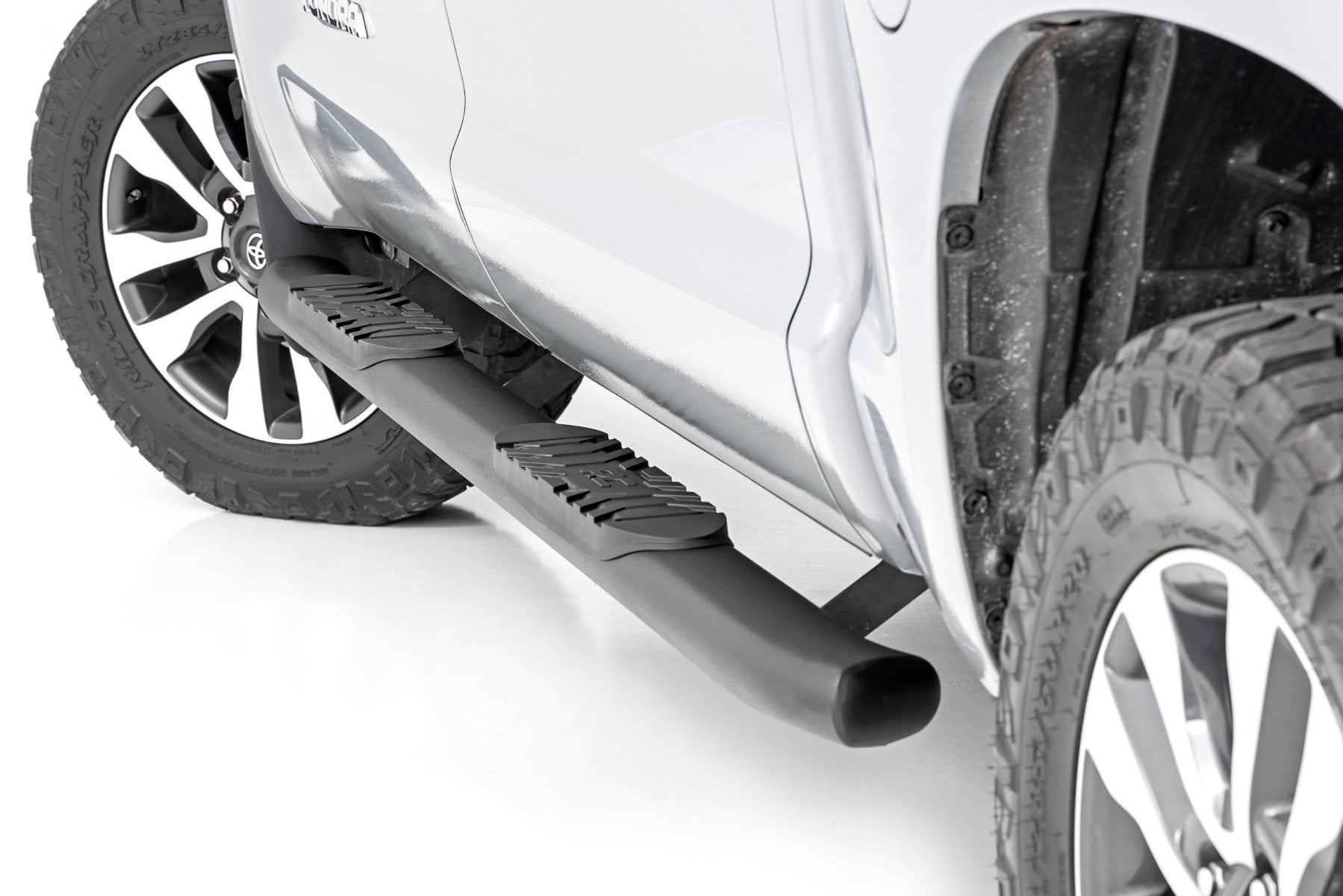 Rough Country Oval Nerf Step | Crew Cab | Black | Toyota Tundra 2WD/4WD (07-21)