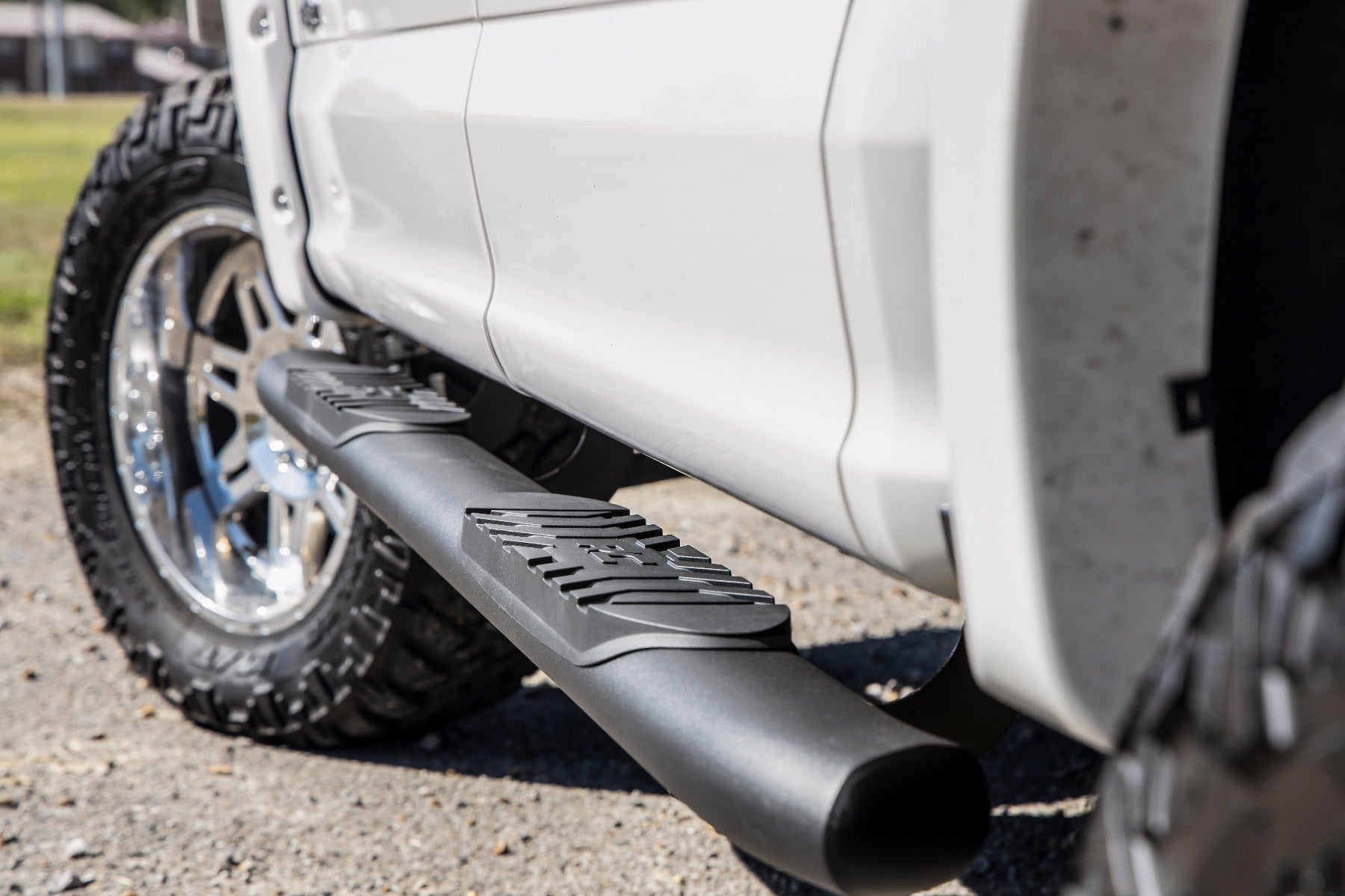 Rough Country Oval Nerf Step | Crew Cab | Black | Ford F-150 (15-23)/F-150 Lightning (2022)