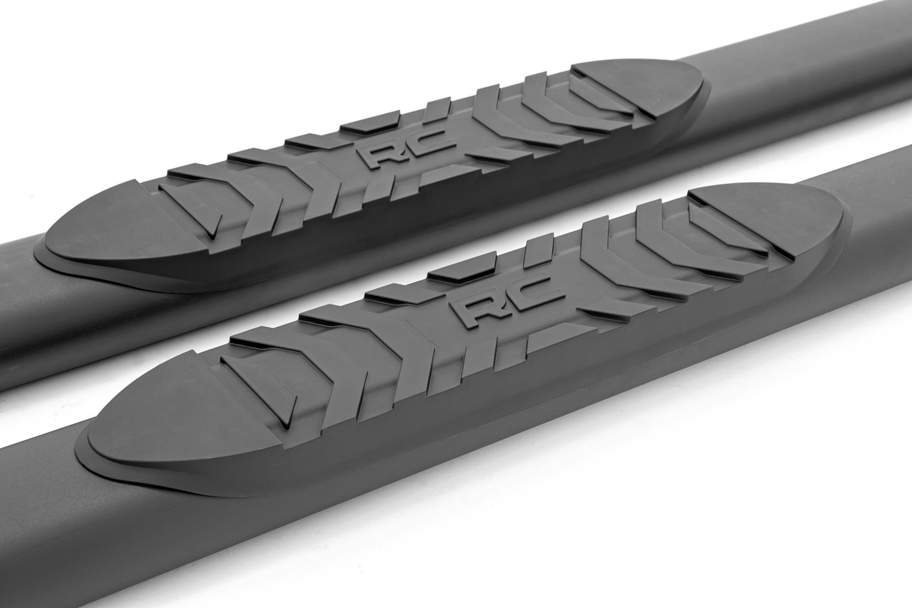 Rough Country Oval Nerf Step | Crew Cab | Black | Ford Super Duty 2WD/4WD (99-16)