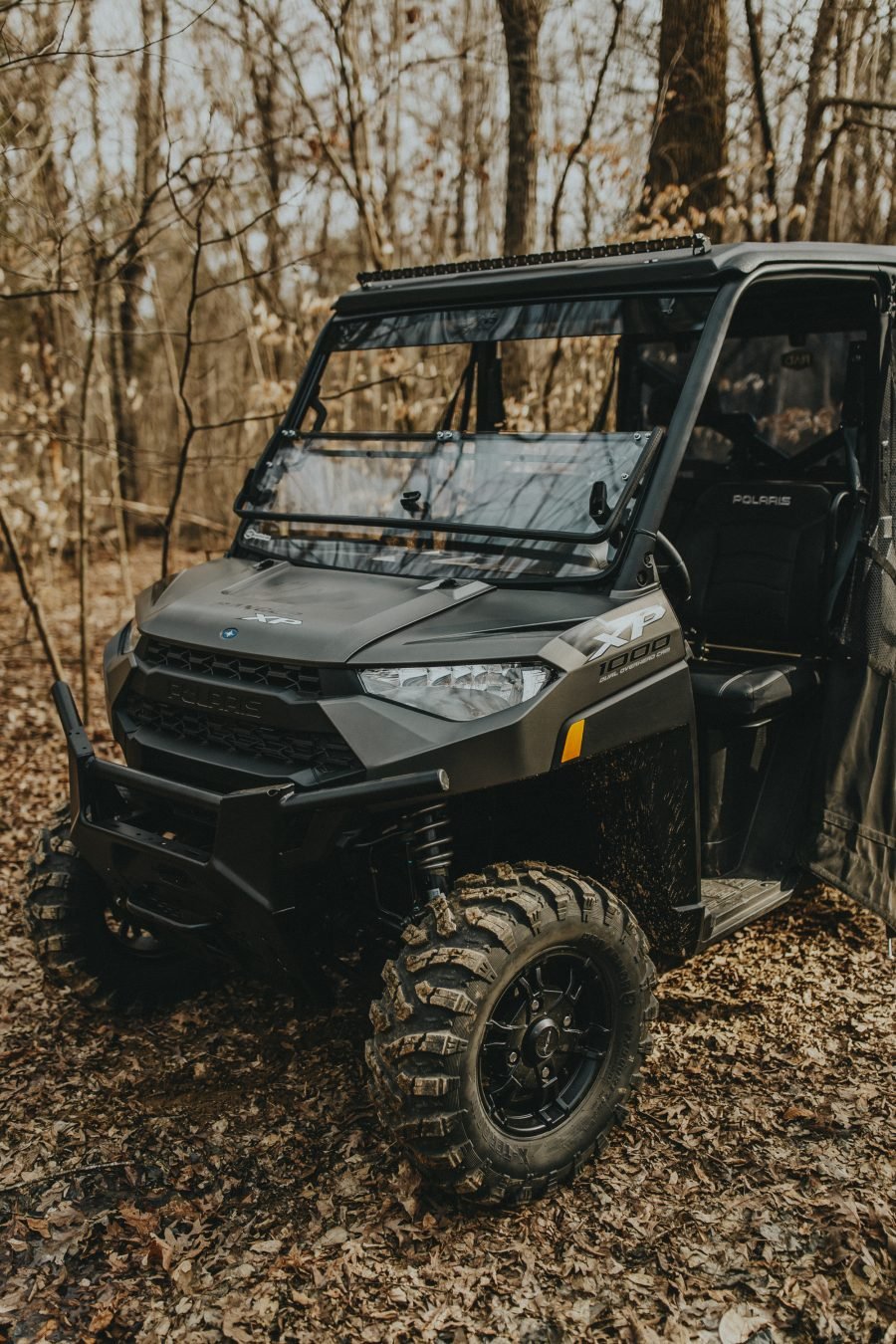 Ranger 900 & 1000 Fold Down Windshield •Fits 2013 - Up 900 and 1000 XP and SOHC •2015 - 2016 570 Full - Size Pro Fit - Offroad Armor